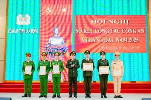 Bộ Công an khen thưởng đột xuất các đơn vị Công an Lâm Đồng vì thành tích phá án nhanh
