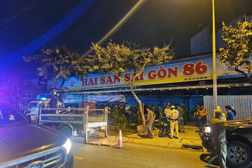 Bị phạt nồng độn cồn, tài xế gọi người đến cản trở CSGT