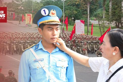 Dậy từ 4h sáng, vượt trăm cây số người dân tiếp lửa chiến sĩ tập luyện diễu binh