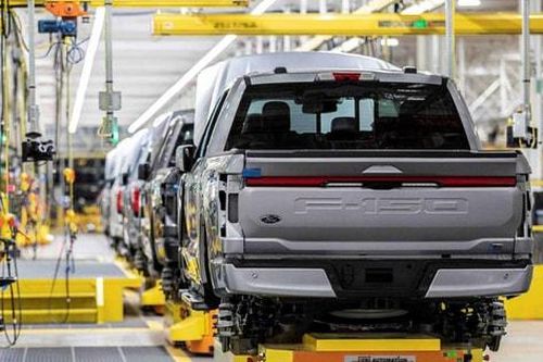 Thuế 50% với đồng khiến ngành ô tô Mỹ 'đứng ngồi không yên'