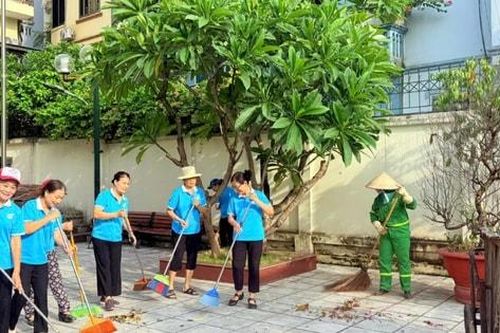 Gần 1.200 phụ nữ phường Yên Hòa tham gia tổng vệ sinh môi trường
