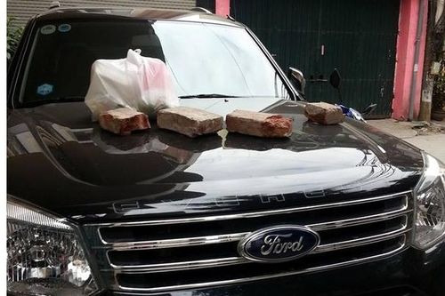 Vào phố tìm chỗ đỗ xe