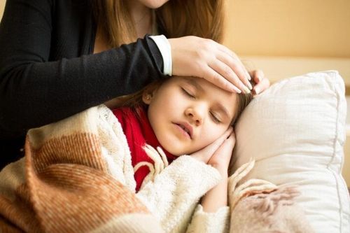 5 dấu hiệu đầu tiên cho thấy con bạn không khỏe