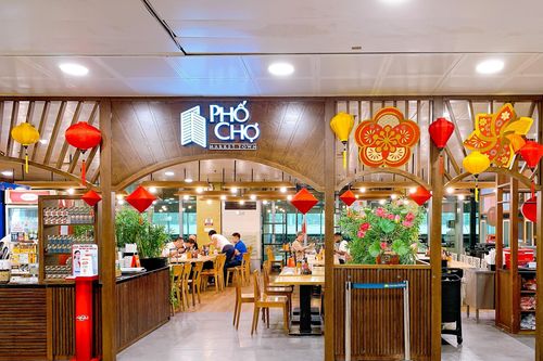 'Siêu' lợi nhuận từ bán bánh mì, phở tại sân bay