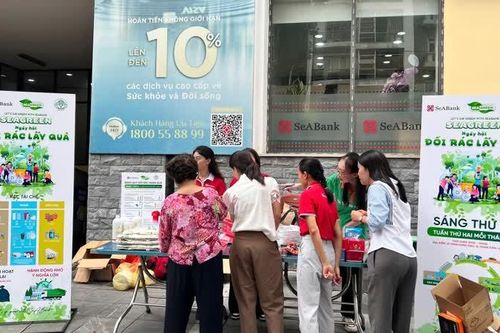 Dấu ấn 'Ngày hội đổi rác lấy quà' của SeABank