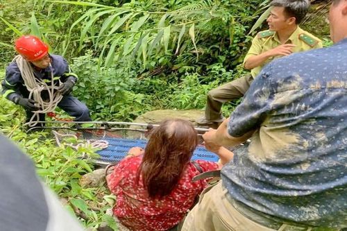 Giải cứu hai người rơi xuống vực tại Vườn Quốc gia Ba Vì