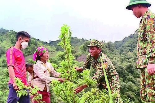 Người La Hủ dưới nếp nhà nghĩa tình