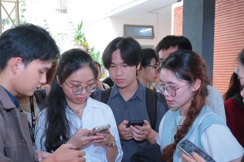 Sinh viên đừng để mình là 'nô lệ' của công nghệ