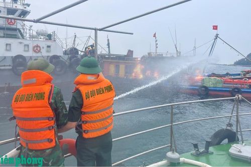 Kịp thời dập tắt đám cháy trên tàu vận chuyển nước ngọt