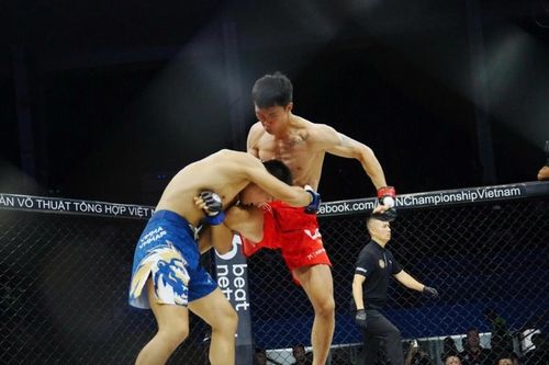 Võ sĩ Việt Nam có màn trình diễn ấn tượng tại MMA Championship 24