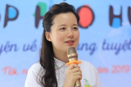 Khủng hoảng của Làng Háo Hức và MC Minh Trang