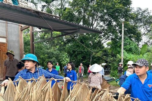 Thanh niên Tuyên Quang cuối tuần chỉnh trang đường làng ngõ xóm