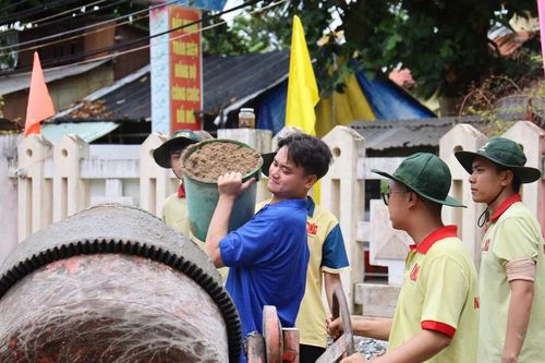 Mùa hè đặc biệt của sinh viên tình nguyện nơi đảo xa