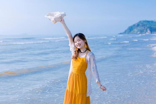 Bãi biển trong xanh, cát trắng trải dài, đẹp bình yên cách Hà Nội 3,5 giờ lái xe