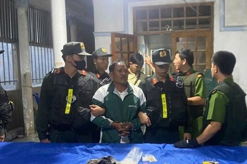 Bắt đối tượng hành hung vợ con, bắn trọng thương trung tá công an