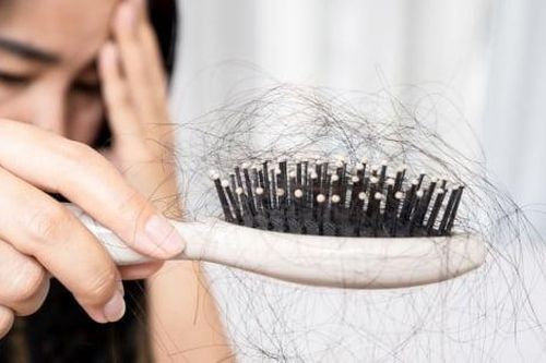 Không chỉ tuổi tác, đây còn là 'thủ phạm' dẫn đến rụng tóc
