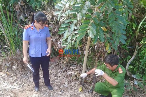 Kiểm sát khám nghiệm hiện trường vụ thanh niên dùng súng bắn Công an