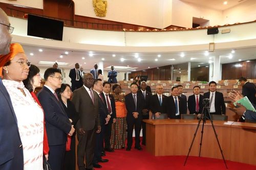 Việt Nam coi trọng quan hệ hợp tác hữu nghị với Côte d'Ivoire