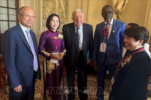 Phó Chủ tịch Quốc hội Nguyễn Thị Thanh tiếp xúc song phương tại Đại hội đồng APF-50