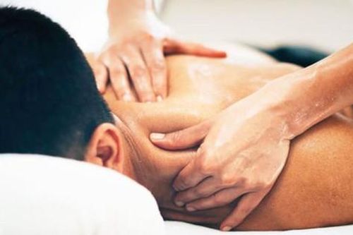 Người đàn ông 27 tuổi nhồi máu não sau khi massage cổ vai gáy