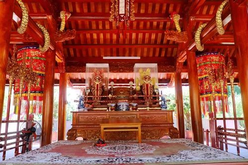 Đền cổ linh thiêng và những hy sinh thầm lặng