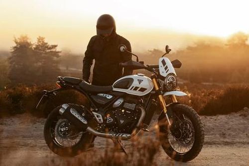 Triumph Scrambler 400 XC lộ diện với nhiều nâng cấp