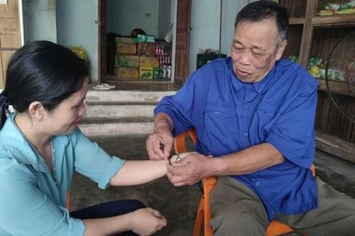 Giải mã sợi chỉ buộc trên cổ tay người Thái