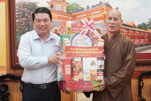 Phó Chủ tịch UBND tỉnh An Giang Lê Trung Hồ thăm các tổ chức tôn giáo trên địa bàn tỉnh
