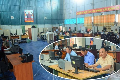 Cán bộ xã khắc phục trụ sở nhỏ, bộ máy lớn