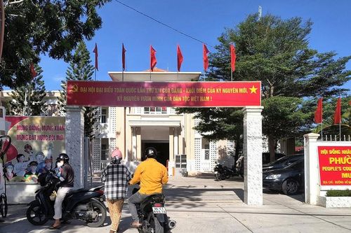 Người dân quen dần với bộ máy làm việc ở xã, phường