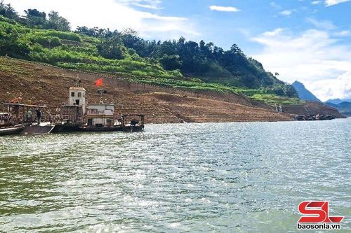 Hoạt động trở lại tại bến phà Nậm Ét trên đường tỉnh 116