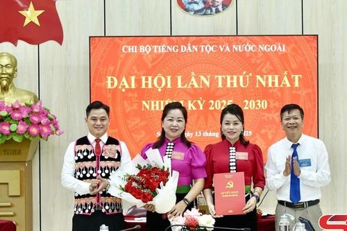 Đưa thông tin kịp thời, chính xác đến đồng bào dân tộc thiểu số