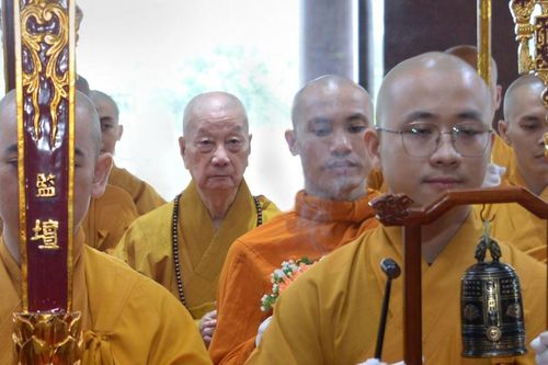 Đức Pháp chủ GHPGVN quang lâm khai pháp Khóa tu Một ngày an lạc ở Học viện Phật giáo VN tại TP.HCM