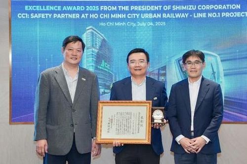 CC1 nhận giải thưởng từ Chủ tịch Tập đoàn Shimizu về công tác ATLĐ, vệ sinh công trường