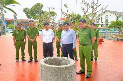 Thống cổ 300 năm trong đình làng bị đánh cắp như thế nào?