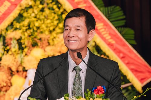 Ngôi trường 30 năm 'chưa dùng một đồng ngân sách' nhận huân chương Lao động