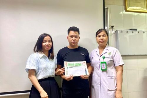 Gia đình bé gái bị khối u bàng quang xin gửi lời cảm ơn tới các nhà hảo tâm