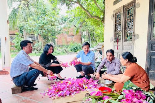 Xã Chuyên Mỹ (Hà Nội): Đa dạng hóa sản phẩm, nâng cao giá trị cho cây sen