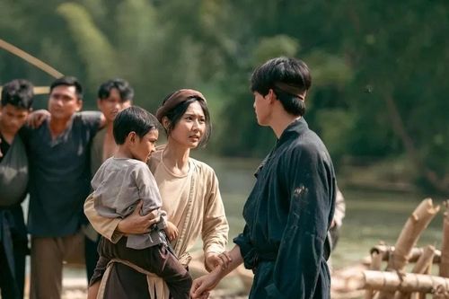 Khoảng trống phía sau màn bạc