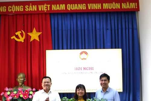 Văn phòng Cơ quan Ủy ban Trung ương Mặt trận Tổ quốc Việt Nam công bố quyết định về công tác cán bộ cho Phòng Quản trị 2