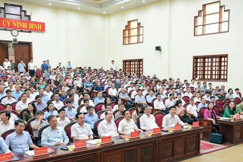 Phó Chủ tịch - Tổng Thư ký Nguyễn Thị Thu Hà tiếp xúc cử tri tại Ninh Bình