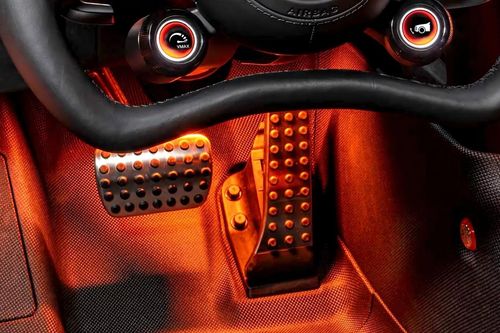 Lái xe điện bằng một bàn đạp sẽ bị cấm tại Trung Quốc