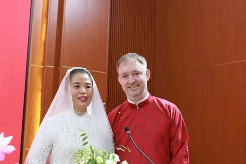 'Con rể Việt Nam' Casper: Tôi rất... rất yêu Hà Nội