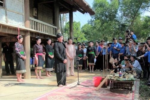 Thức dậy từ tiếng sấm thiêng