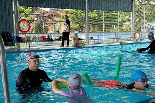 Nâng cao chất lượng các lớp dạy bơi an toàn cho học sinh