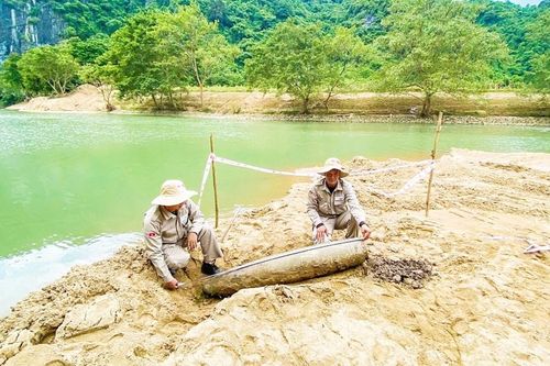 Di dời quả bom còn sót lại tại cửa động Phong Nha