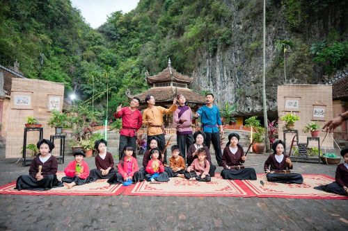 Mini concert hát xẩm đầy cảm xúc giữa làng cổ