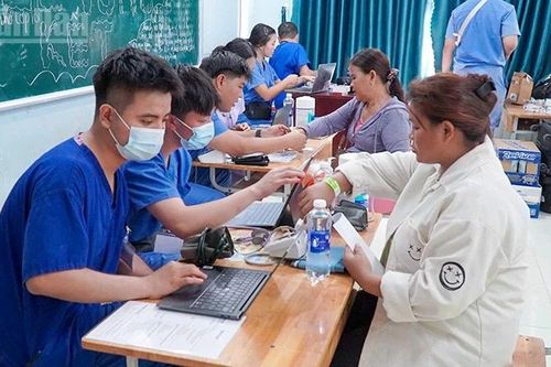 Đà Nẵng: Khám, chữa bệnh cho hơn 1.000 người dân xã Bến Giằng