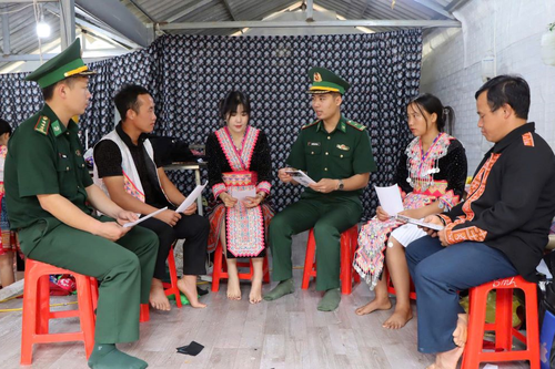 Phát huy 'tai mắt' dân bản qua internet