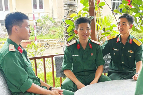 Chính trị viên tận tâm, nhiều sáng kiến